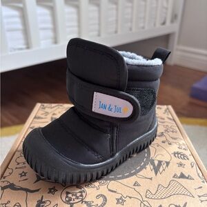 BNIB Jan & Jul Toasty-Dry Booties